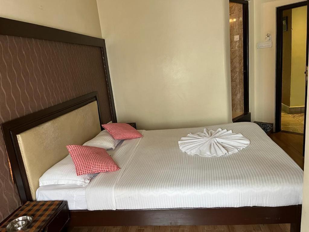 La Serene Stay Shillong Bagian luar foto